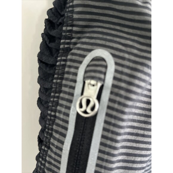 VGUC LULULEMON Run SHORTS SZ 6 Black GRAY SIDE RUCHING - Picture 8 of 15